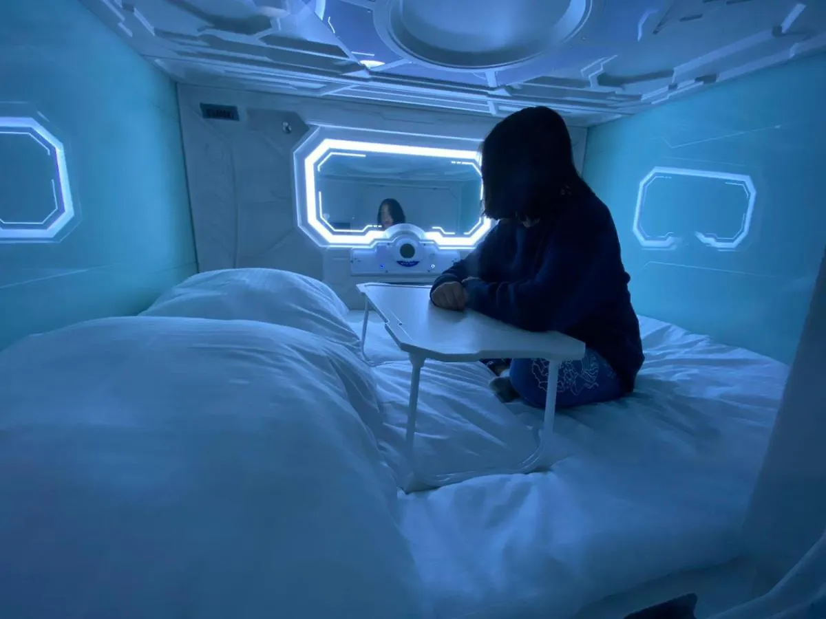 Space Night Capsule Hostel برلين