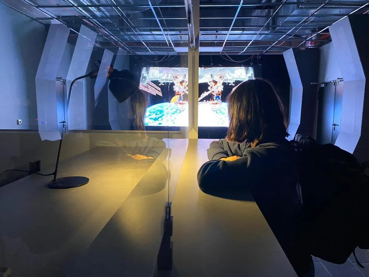 Space Night Capsule Hostel برلين