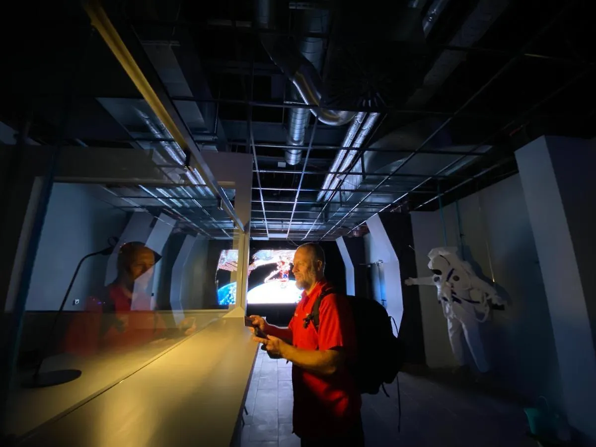 Space Night Capsule Hostel برلين