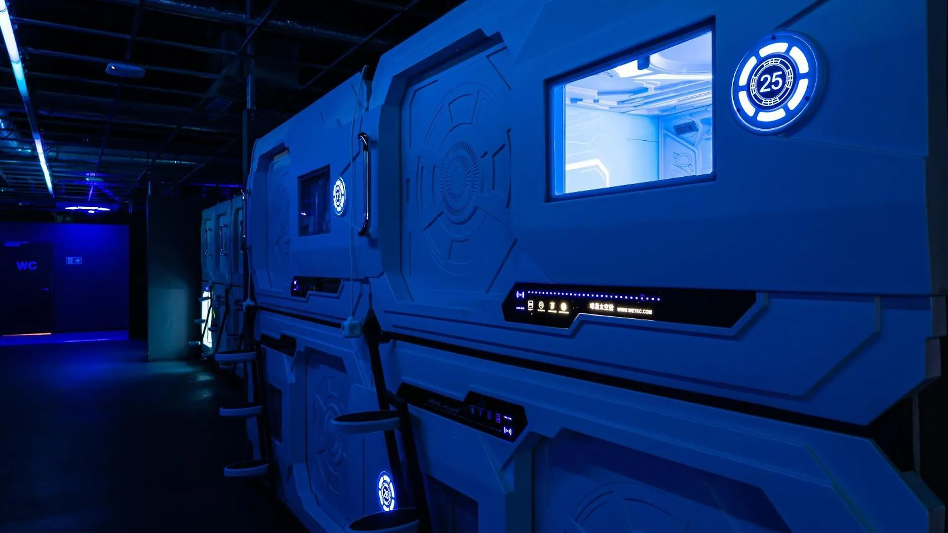 Space Night Capsule Hostel برلين ألمانيا