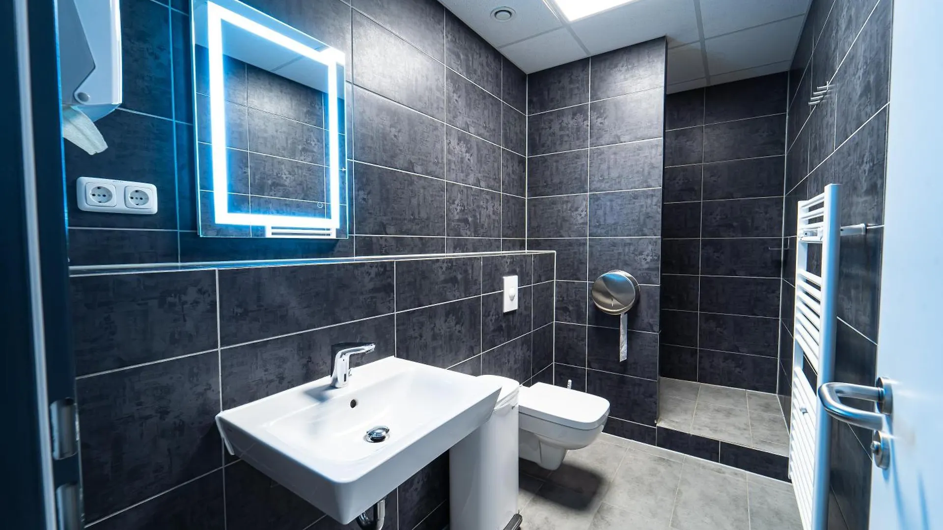 Space Night Capsule Hostel برلين