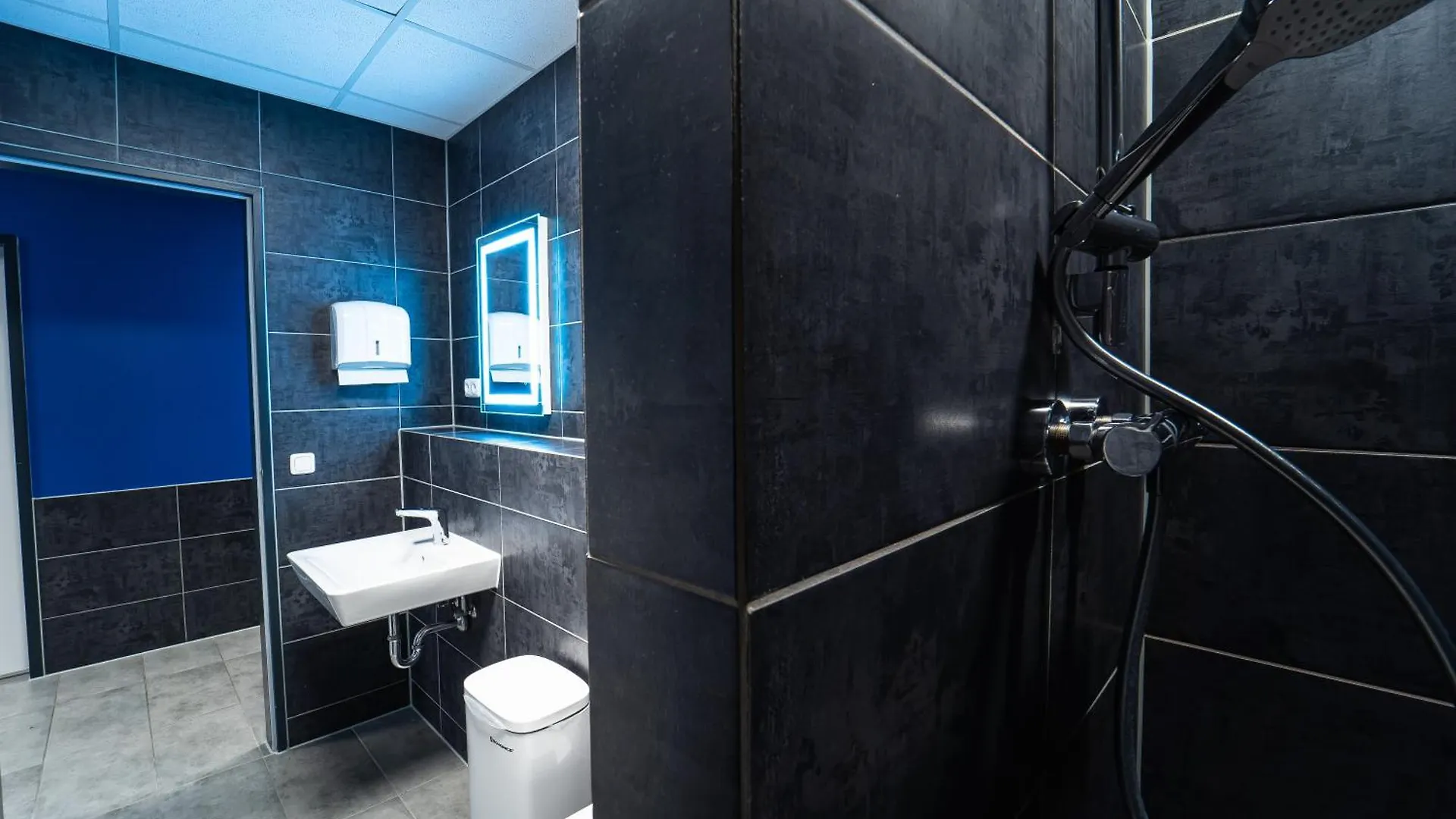 Space Night Capsule Hostel برلين 0*,  ألمانيا