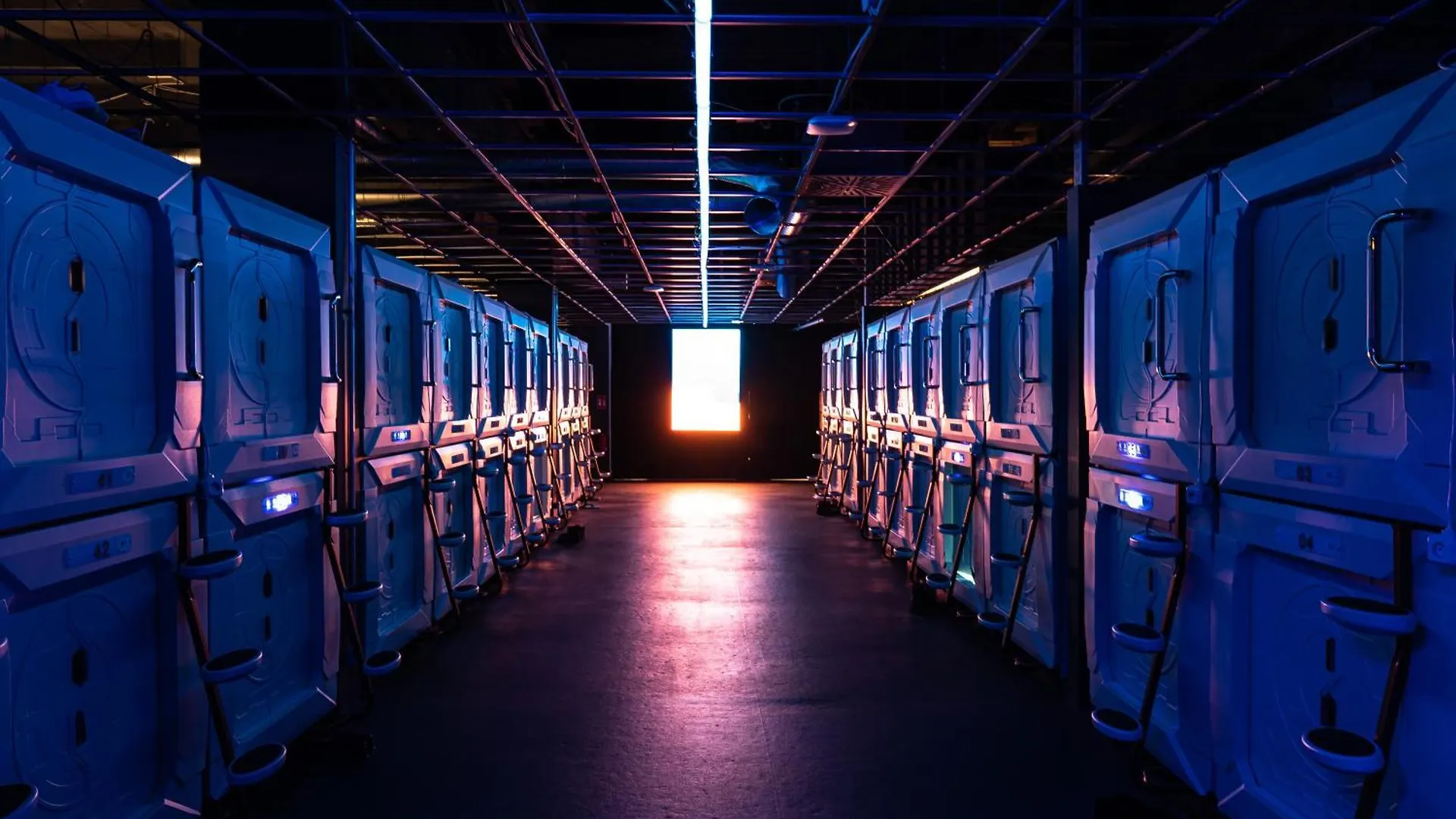 Space Night Capsule Hostel برلين ألمانيا